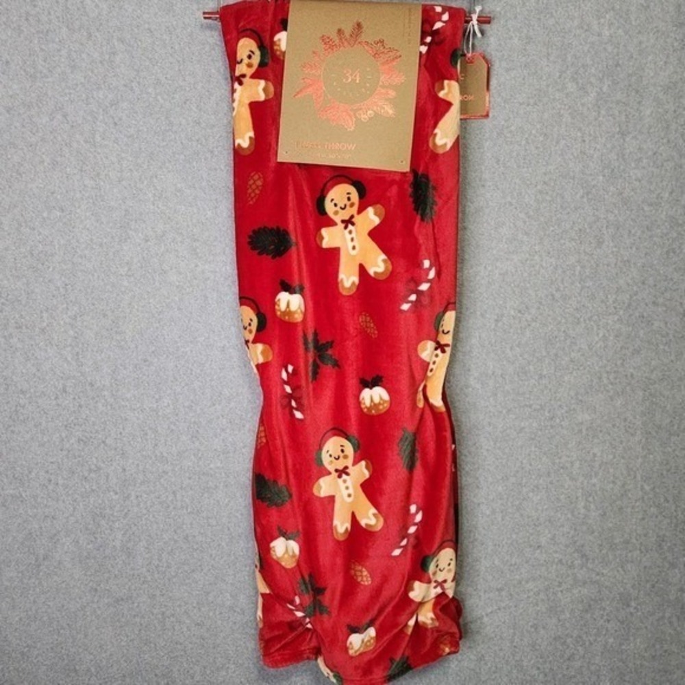 Gingerbread Man Christmas Plush Throw Blanket Red Holiday Oversized 50x70 NEW